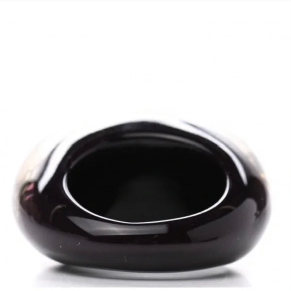 LOUIS VUITTON BLACK Resin Monogram Inclusion Ring
Louis Vuitton - Picture 2 of 4